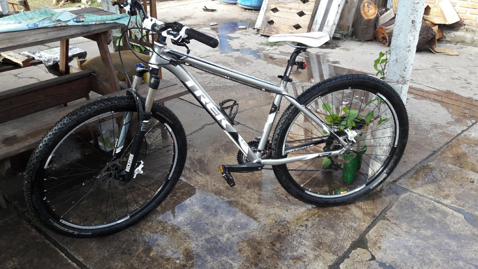 33A41B89-22D6-49E9-8D12-9482013E554B